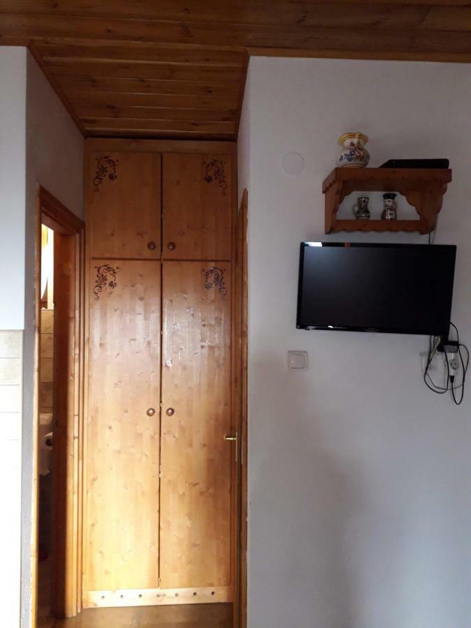 Matyasmadar Vendeghaz Hotell Tard Exteriör bild