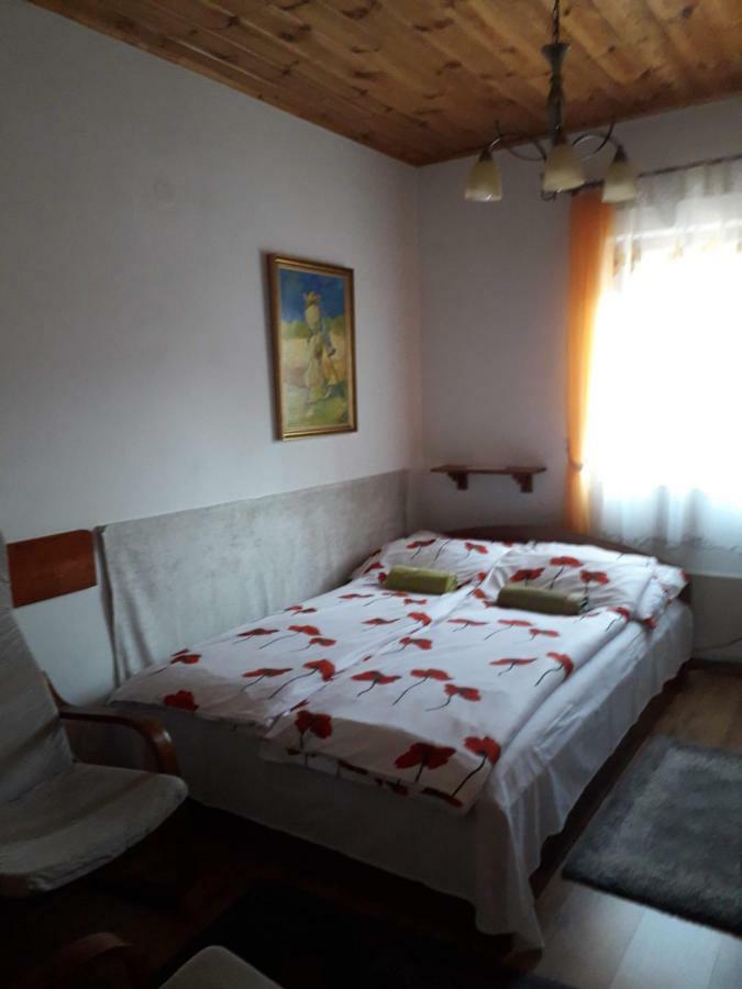 Matyasmadar Vendeghaz Hotell Tard Exteriör bild