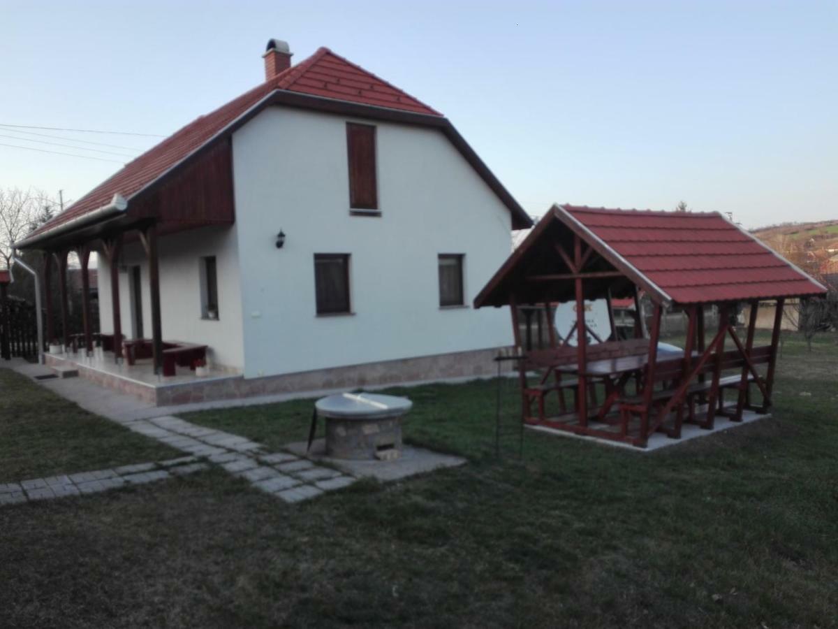Matyasmadar Vendeghaz Hotell Tard Exteriör bild